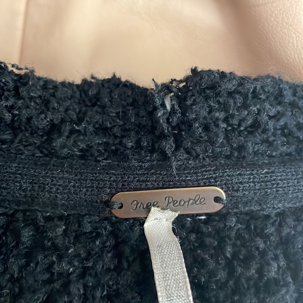Free People Finder’s keepers textured black v-neck/off the shoulder sweater - Picture 6 of 6